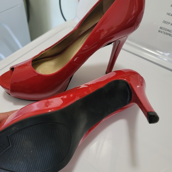 Guess Red Heels - Picture 2 of 4